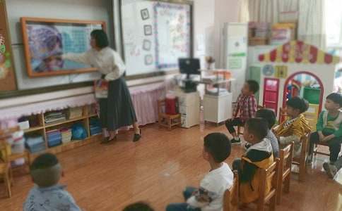 国旗下幼儿园故事的演讲稿